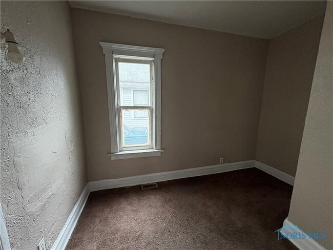 Building Photo - 1614 Pinewood Ave