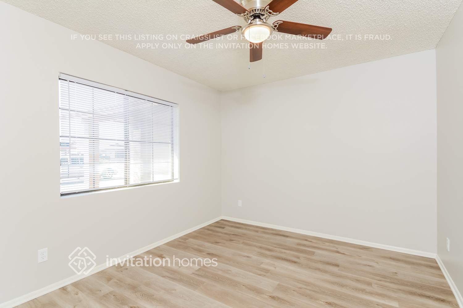 Building Photo - 11102 W Glenrosa Ave