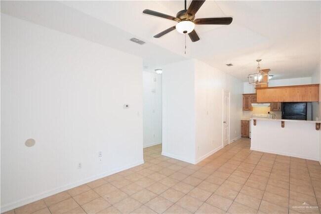 Building Photo - 604 Buena Vista Dr