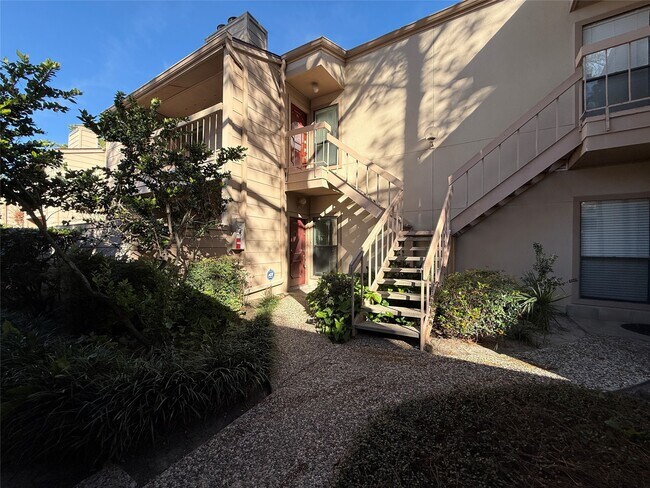 Building Photo - 2125 Augusta Dr