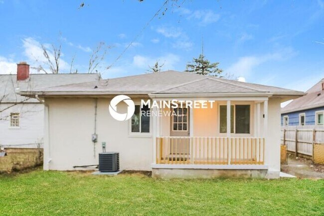 Building Photo - 3 Bedroom Pet-Friendly Home in COLUMBUS, OH with Main Street Renewal