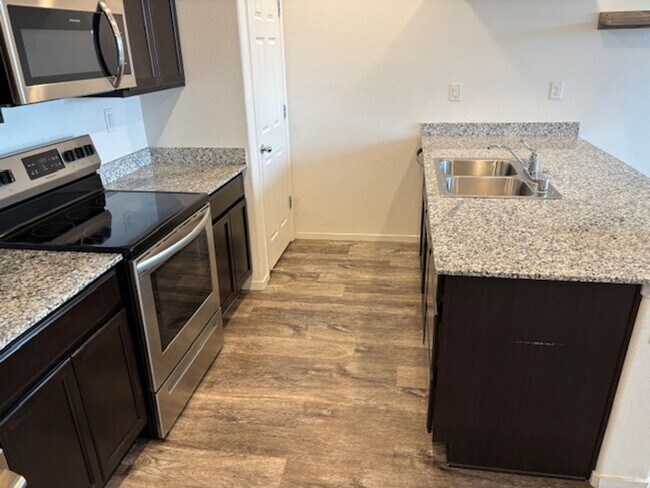 Building Photo - Lemmon Valley Townhouse