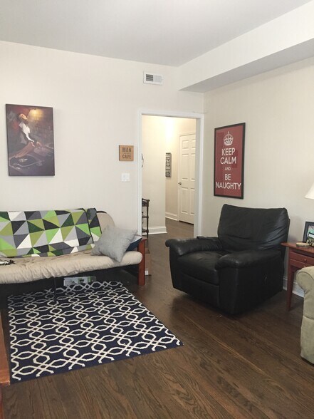 Building Photo - 1307 North Artesian Avenue, Unit 2