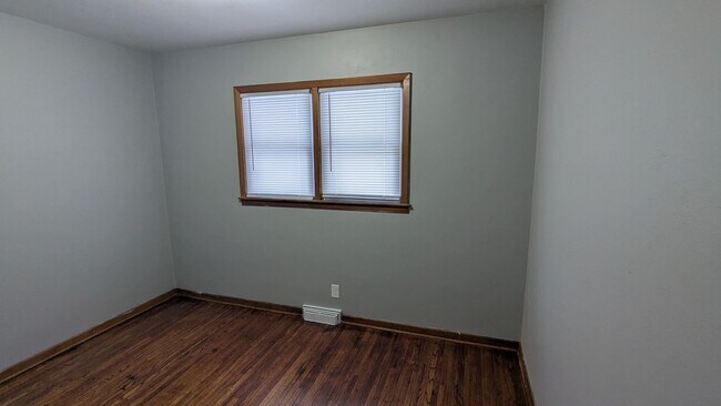 Building Photo - 3 bedroom, 2 bath home in Waterloo