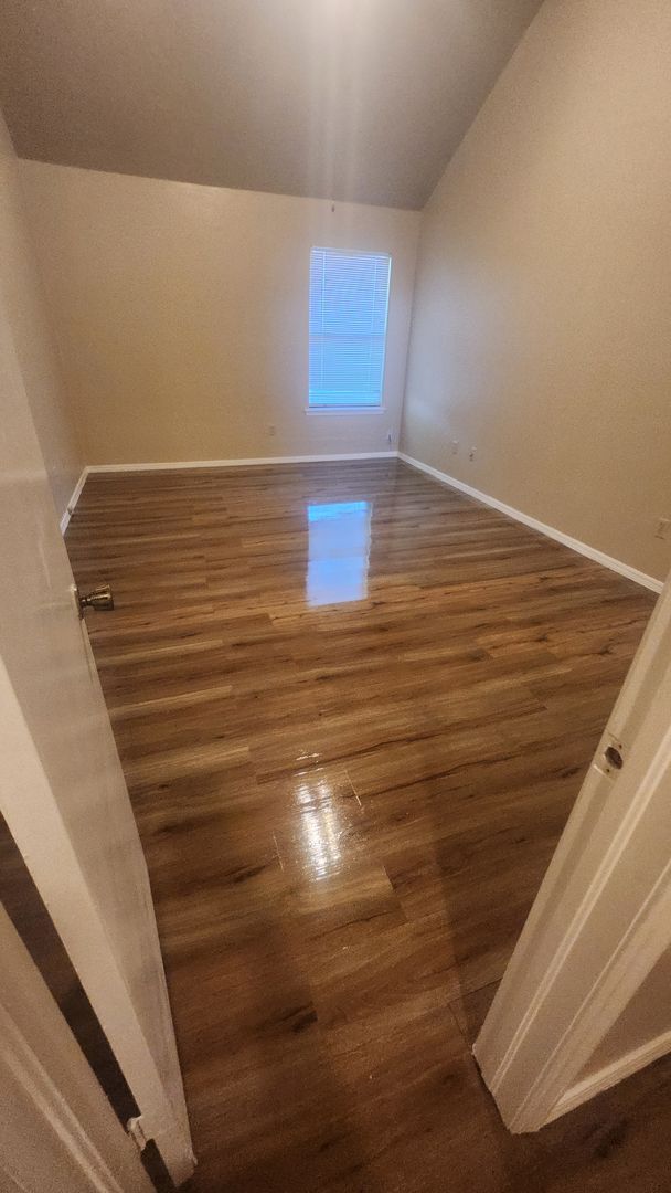 Building Photo - Pet negotiable with home owner approval!