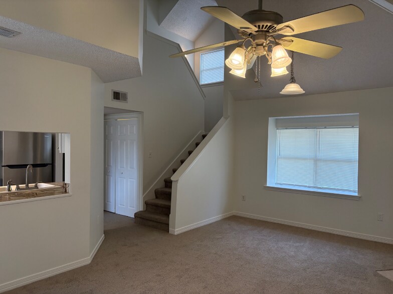 Building Photo - 90 Maison Dr