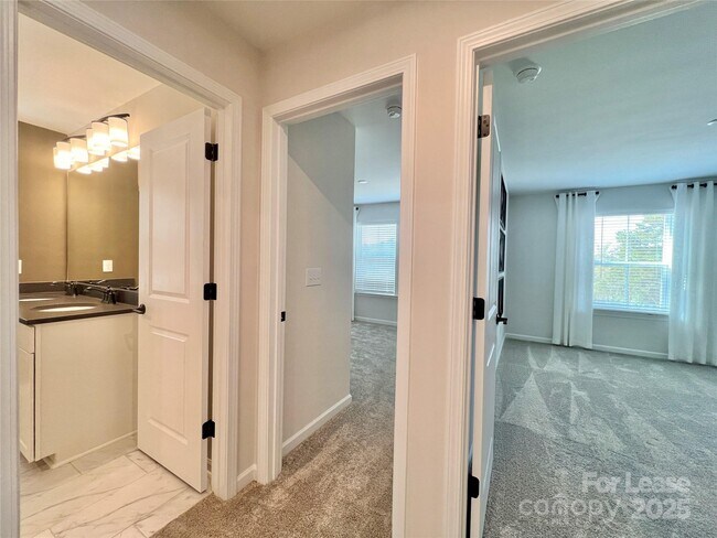 Building Photo - 15906 Parkside crossing Dr