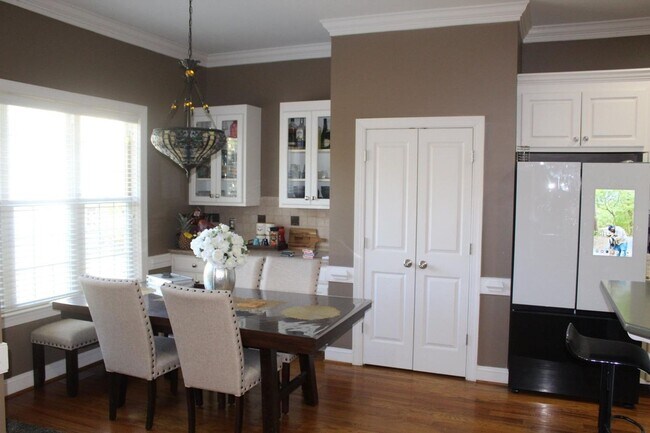 Building Photo - 4 Bedroom Single Family Home in Nashville