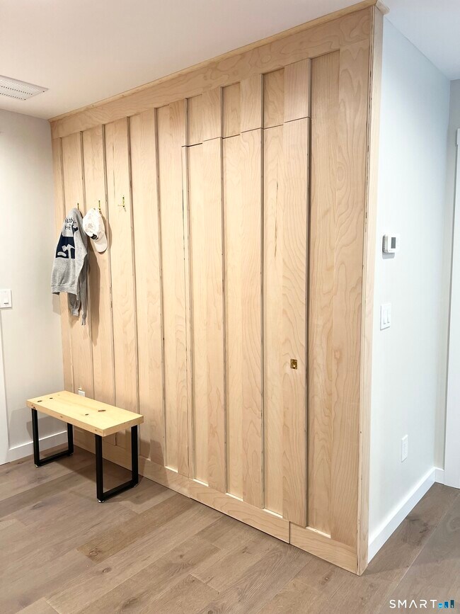 Building Photo - 179 Butternut St