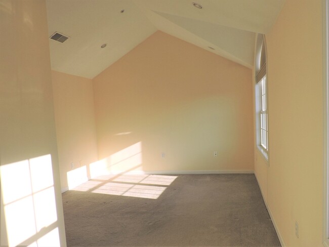 Building Photo - 1005 Trapelo Rd