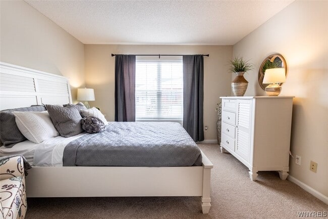 Building Photo - 5 S Autumn St