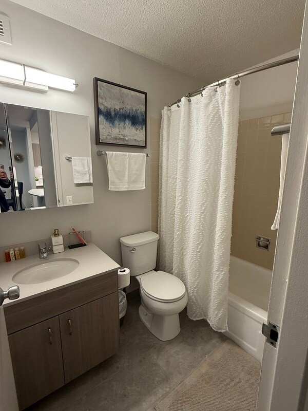 Building Photo - 1125 N Dearborn St