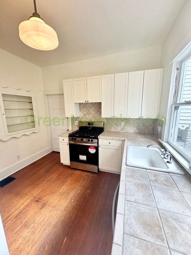 Building Photo - 4727 NE 10th Ave