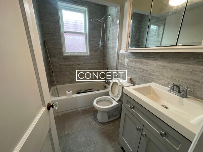 Building Photo - 54 Lawn St