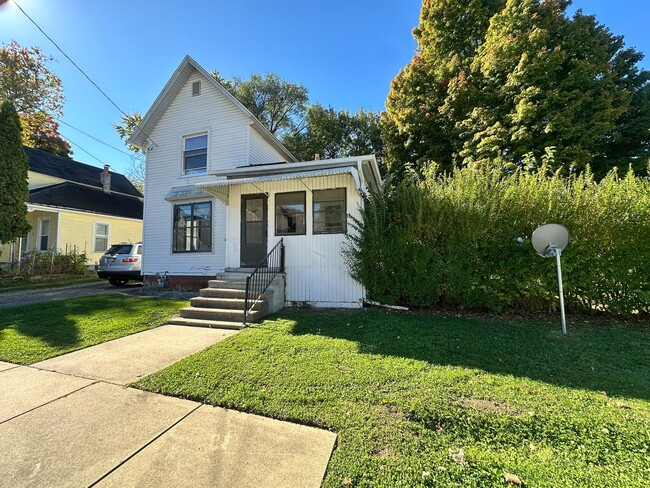 Building Photo - Three Bedroom House in Battle Creek