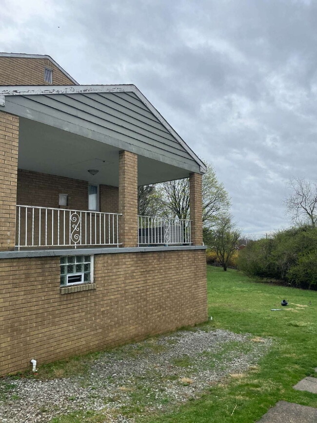 Building Photo - Spacious 3-Bedroom Home in Monroeville – Near Pittsburgh