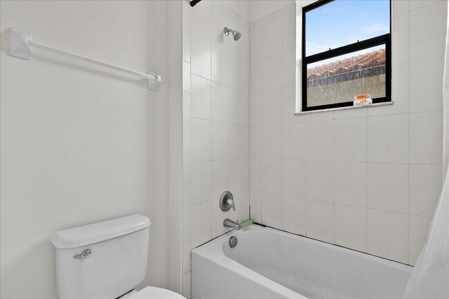 Building Photo - 6021 Night Heron Ct