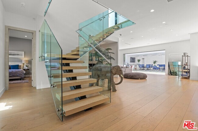 Building Photo - 13812 Cumpston St