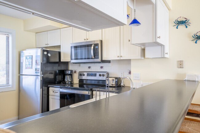 Building Photo - OCEANFRONT OFF-SEASON MONTH RENTAL READY FOR YOUR FALL ESCAPE