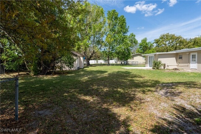 Building Photo - 2352 Sunnyview Dr