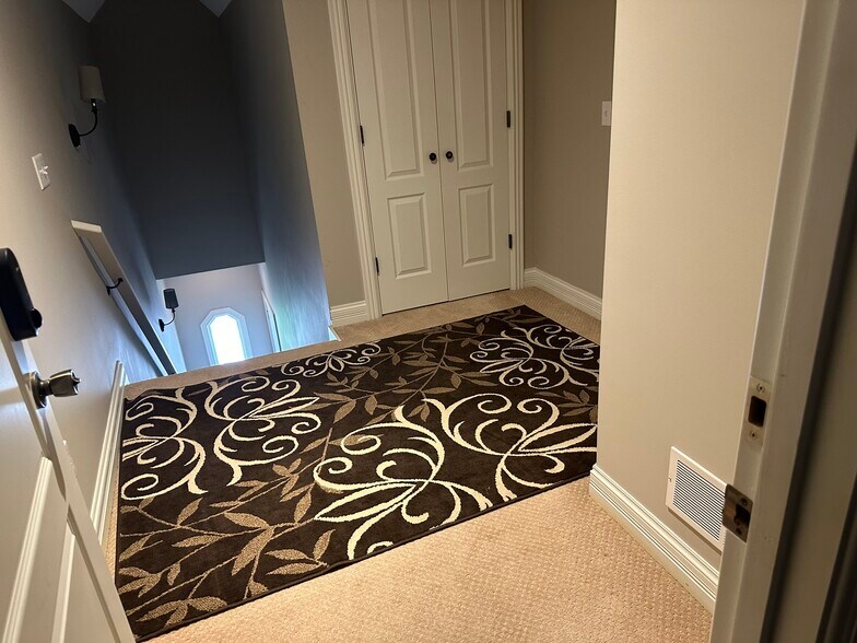 Staircase - 10008 Covington Rd