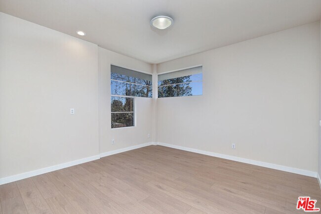 Building Photo - 5350 White Oak Ave