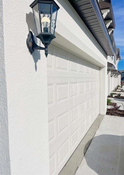 Building Photo - 8683 Holly Grv Ct