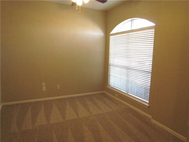 Building Photo - 1814 Roundrock