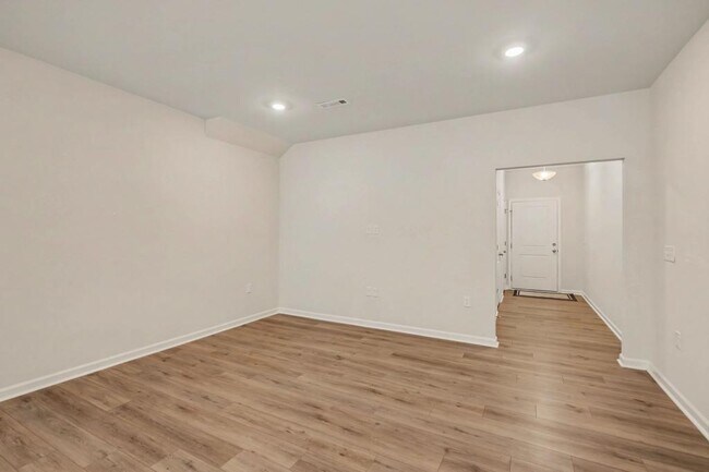 Building Photo - 909 Falls Grove Trl