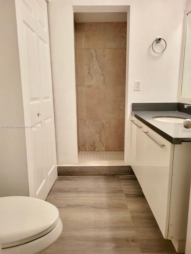 Building Photo - 4205 N University Dr