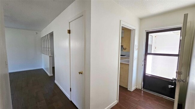 Building Photo - 104 Olympic Dr