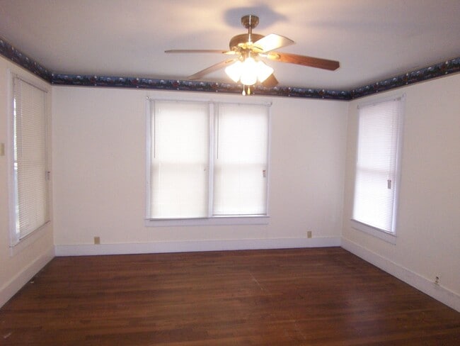 Building Photo - ****1711 Henry - Pineville off Claiborne St.