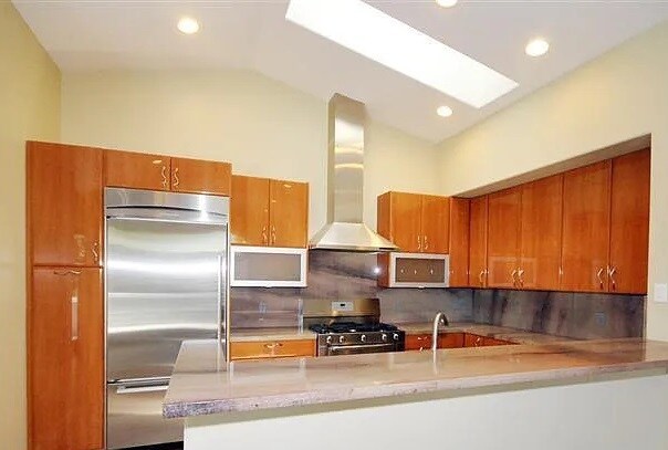 Building Photo - 229 W End Ave