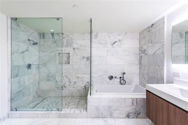 Building Photo - 401 N Birch Rd