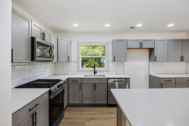 Building Photo - 1411 Westway Dr