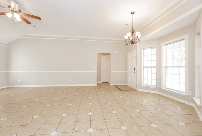 Building Photo - Spring Hill 4-Bedroom Home