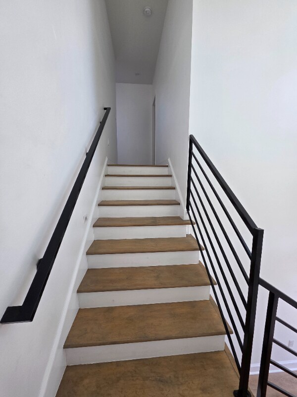 Building Photo - 2431 Franklin Ave