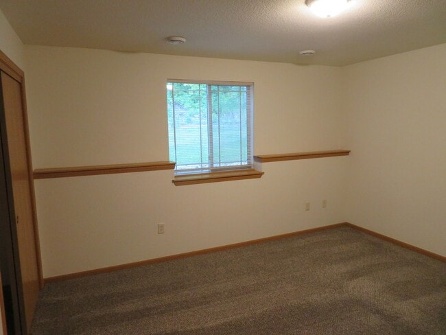 Building Photo - Raco 111/115 Nordic