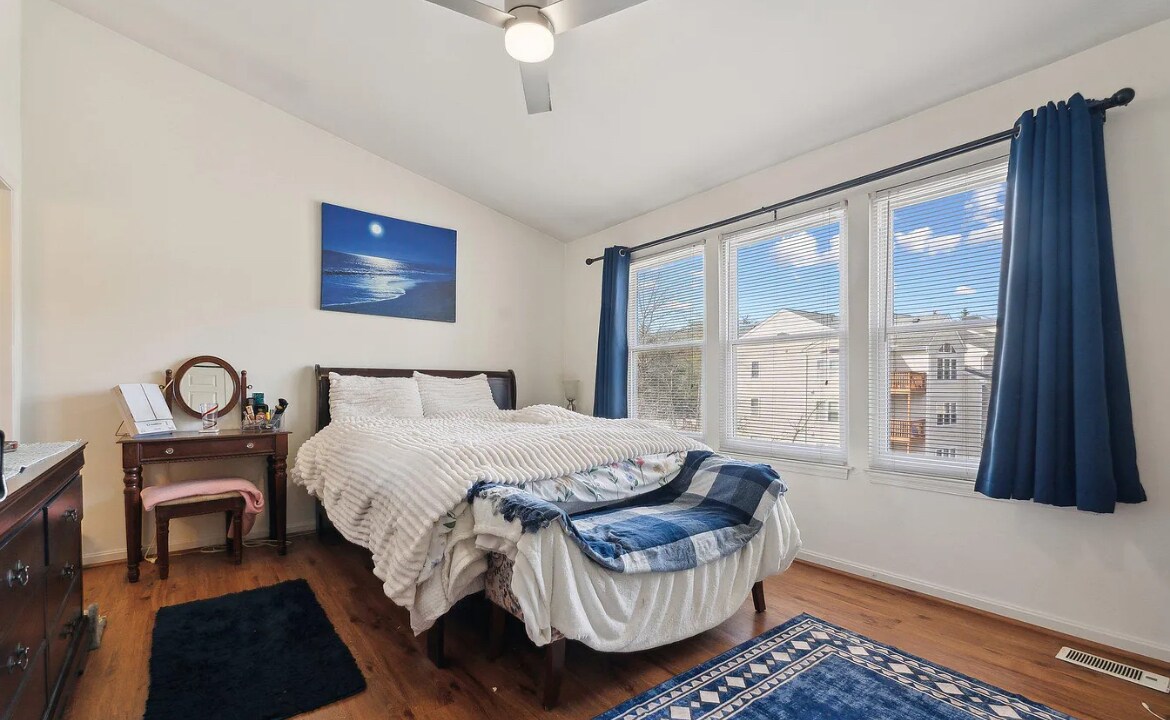 Building Photo - 8 Deer Run Ct