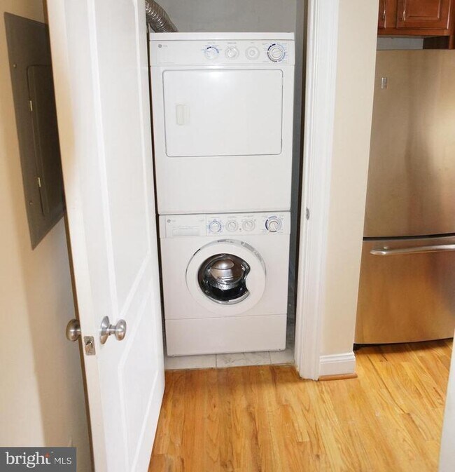 Building Photo - 1929 1st St NW