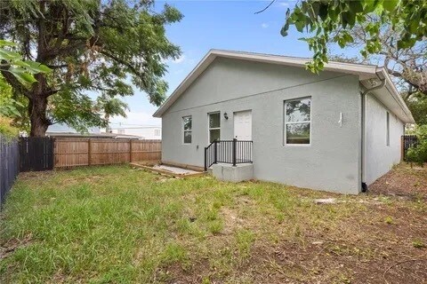 Building Photo - 8808 N Brooks St