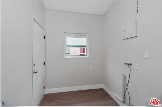 Building Photo - 126 S Hamilton Dr