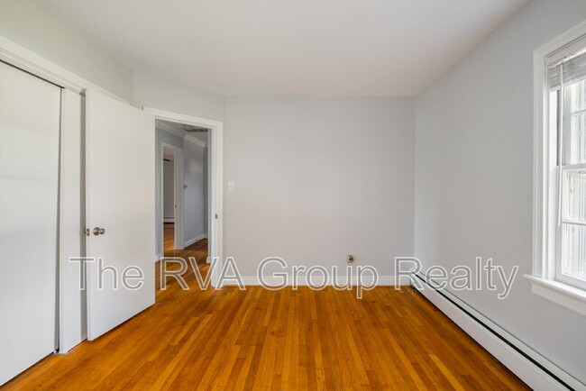 Building Photo - 1207 Whitby Rd