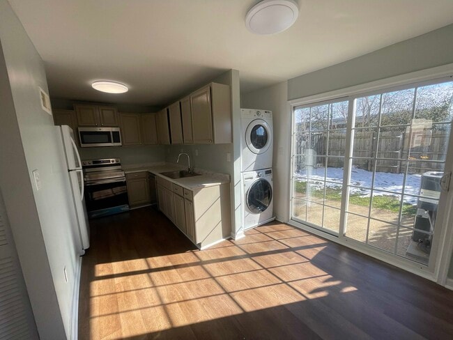 Building Photo - 134 Hickok Cir