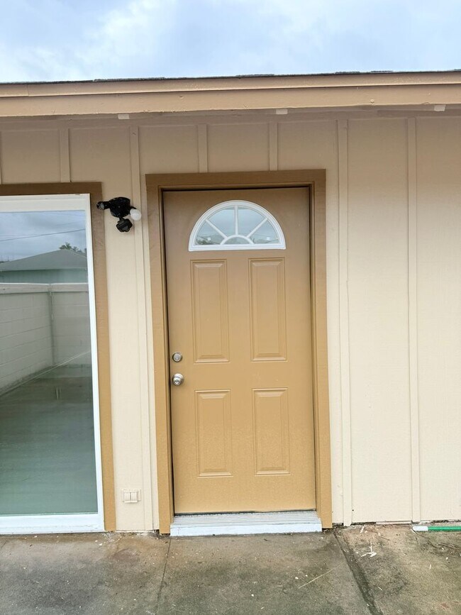 Building Photo - 1219-1219 Kuokoa St