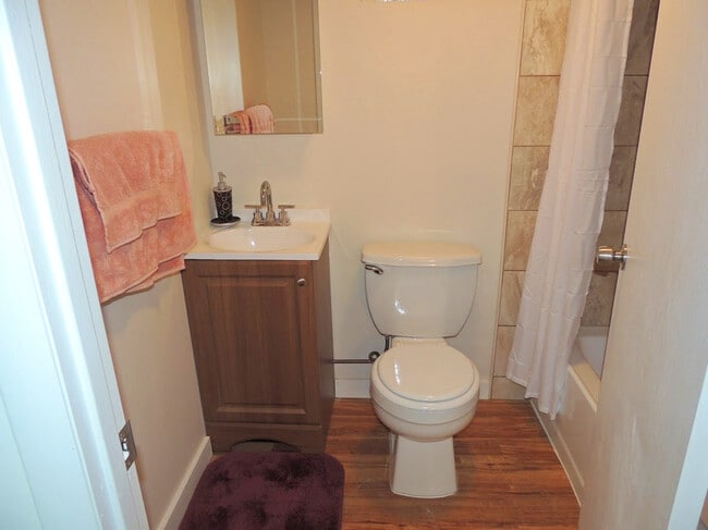 Building Photo - 3 Bed - 2 Full bath Ranch for Rent - Compl...