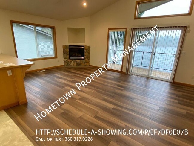 Building Photo - Waterfront Rambler on Pattison Lake! Avail...