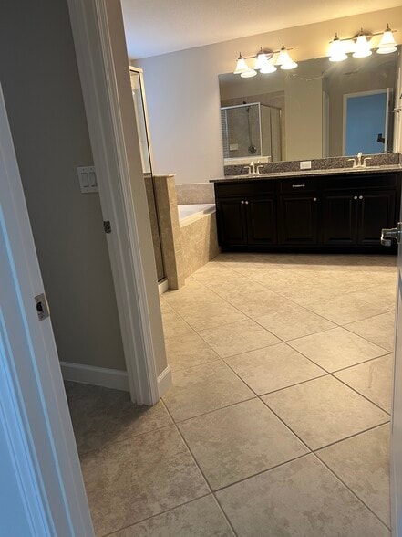 Building Photo - 923 Terra Vista St