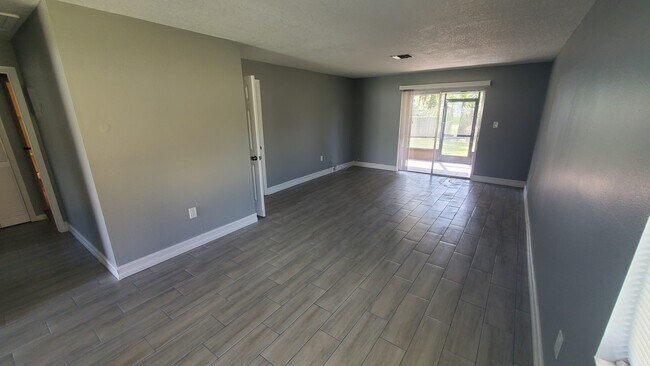 Building Photo - 1711 Lakewood Ave