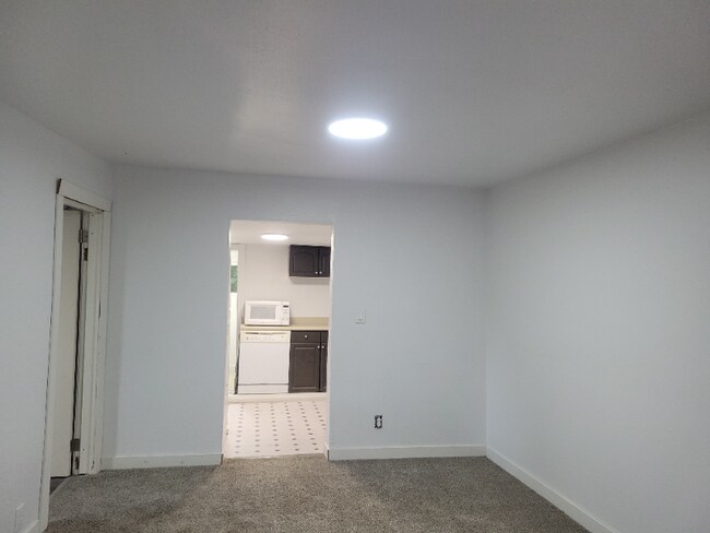Building Photo - 1806 Hollow Dale Pl
